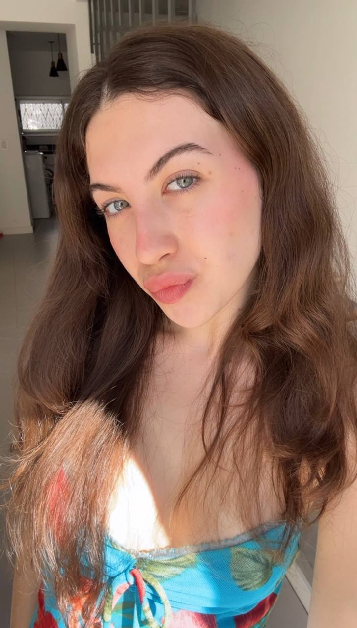 Nude girl Amber in Shaoguan