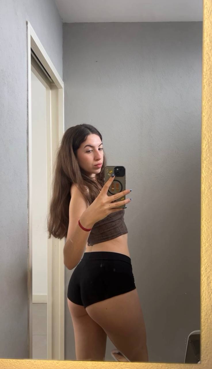 Amber in her underwear in Shaoguan