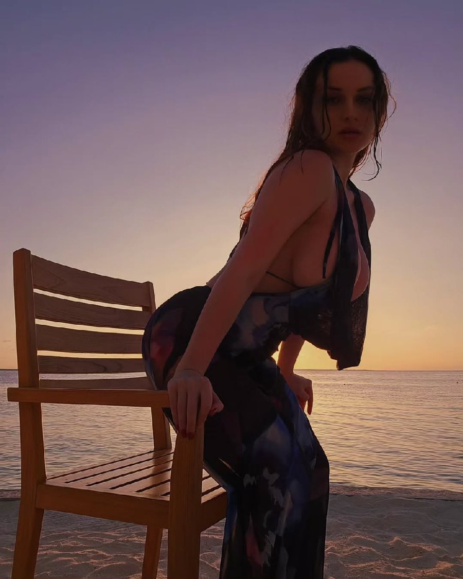 Sexy girl Miranda Faith nude in Shaoguan