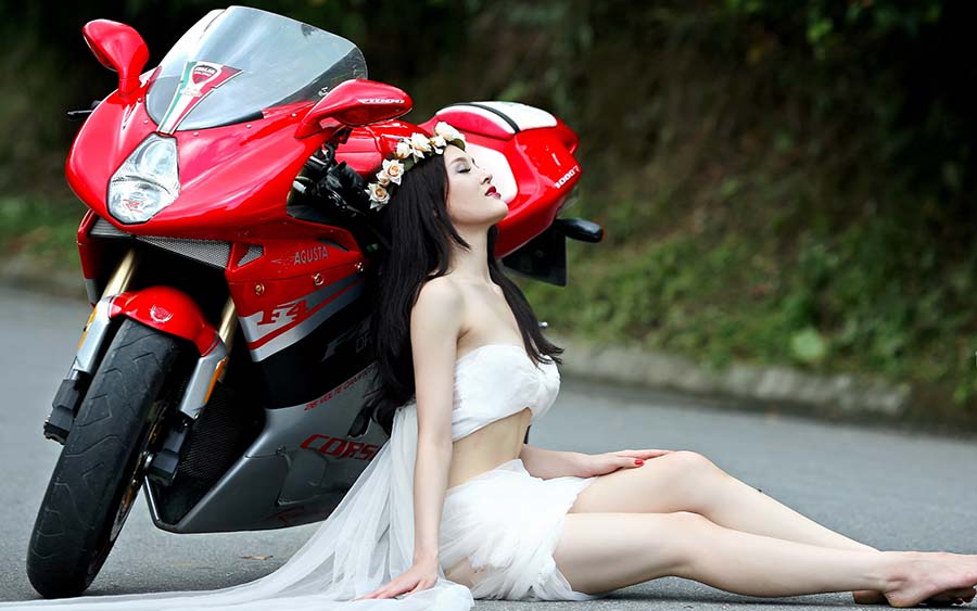 Beautiful girls and motorcycles in Shaoguan