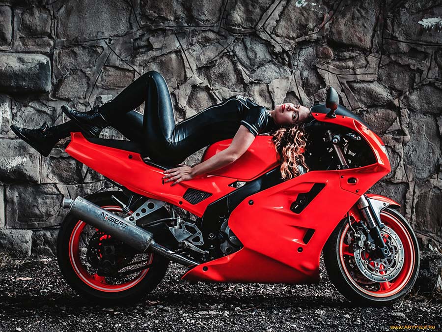 Beautiful girl Beautiful girls and motorcycles in Shaoguan