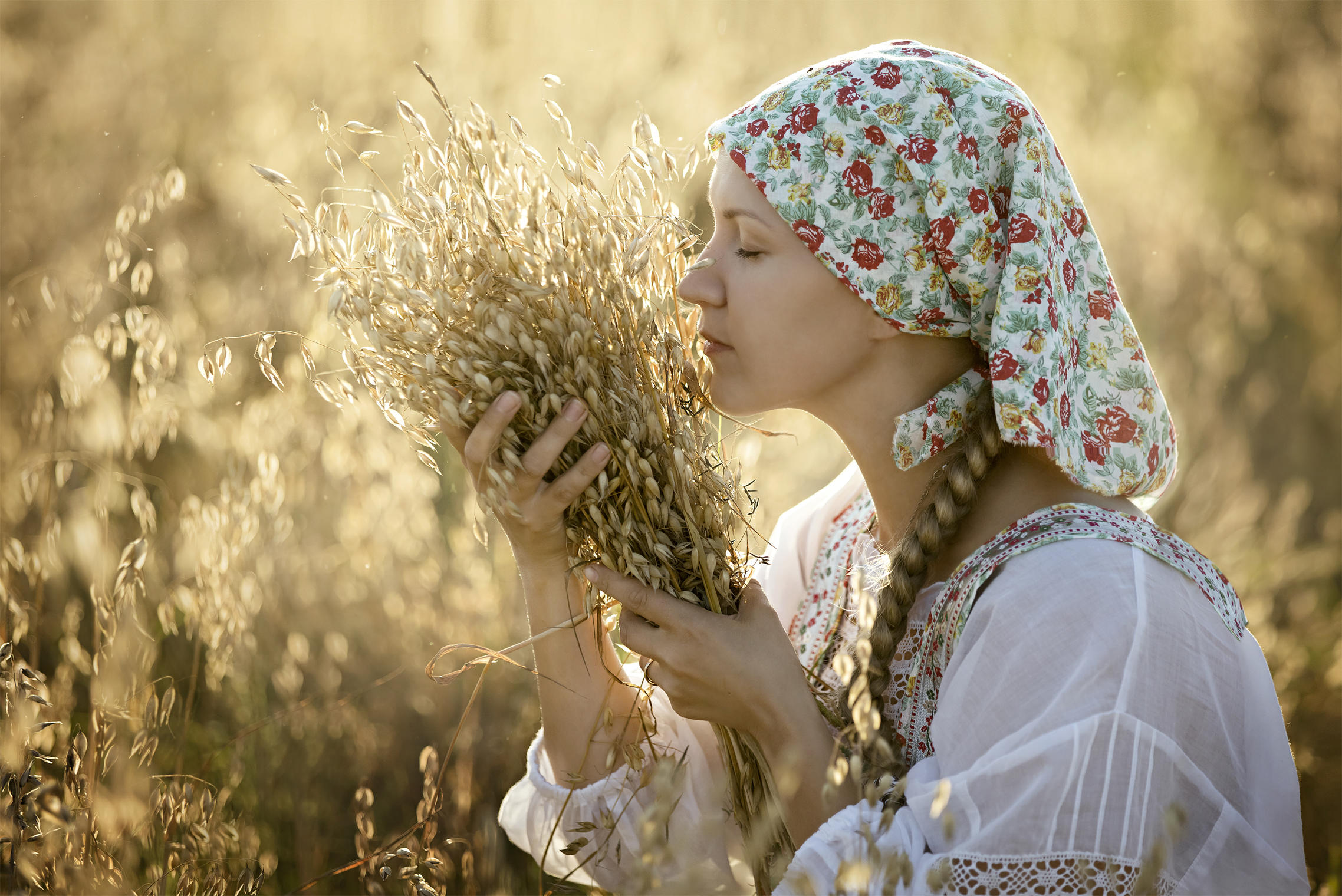 Photo Women in Slavic costumes in Shaoguan