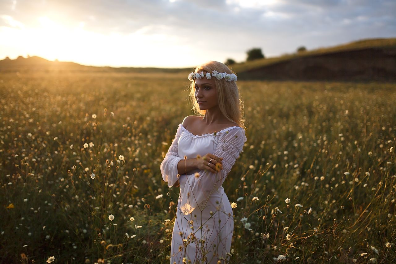 Girls in Slavic costumes in Shaoguan