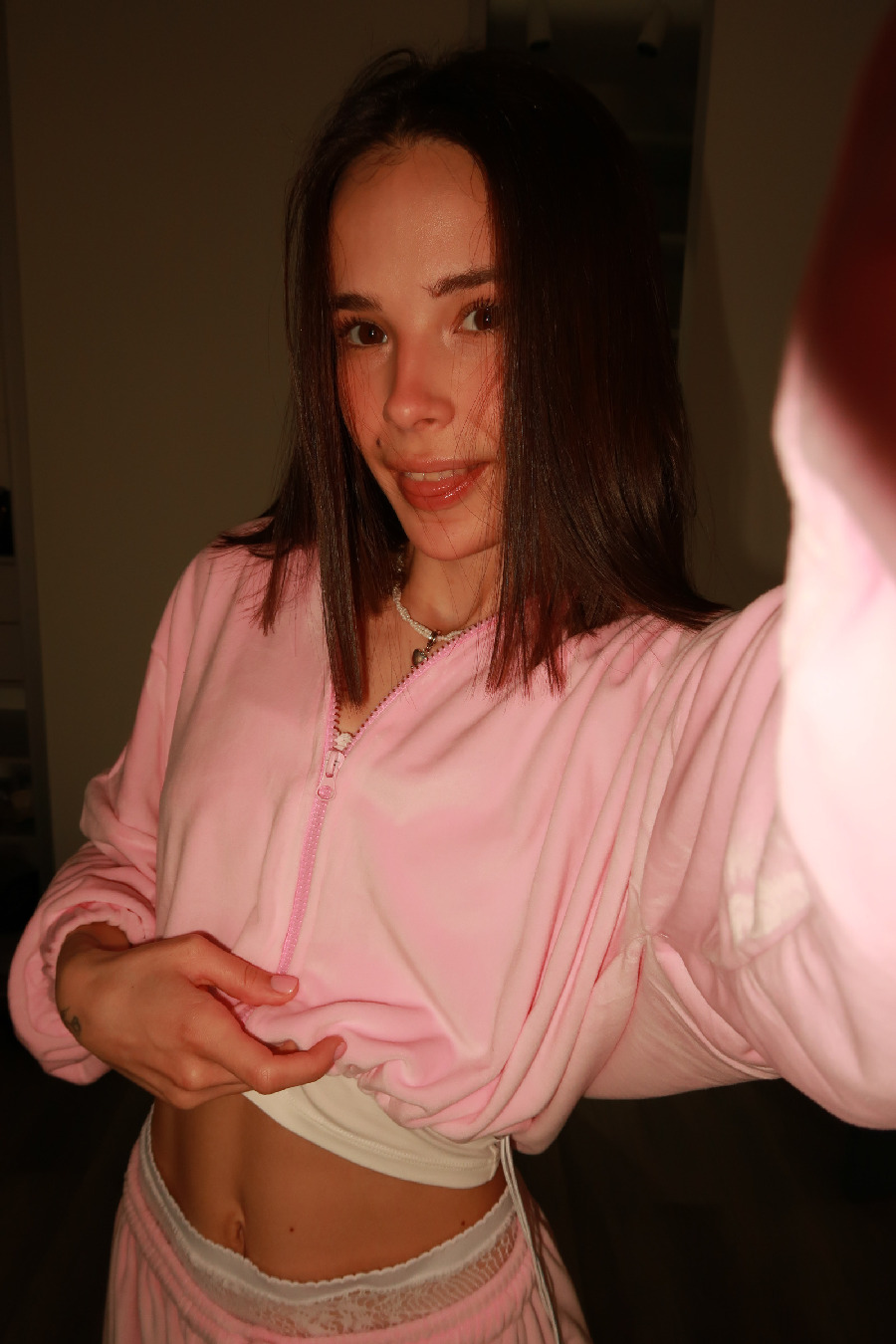 Tina brings the glow — live moments in Shaoguan